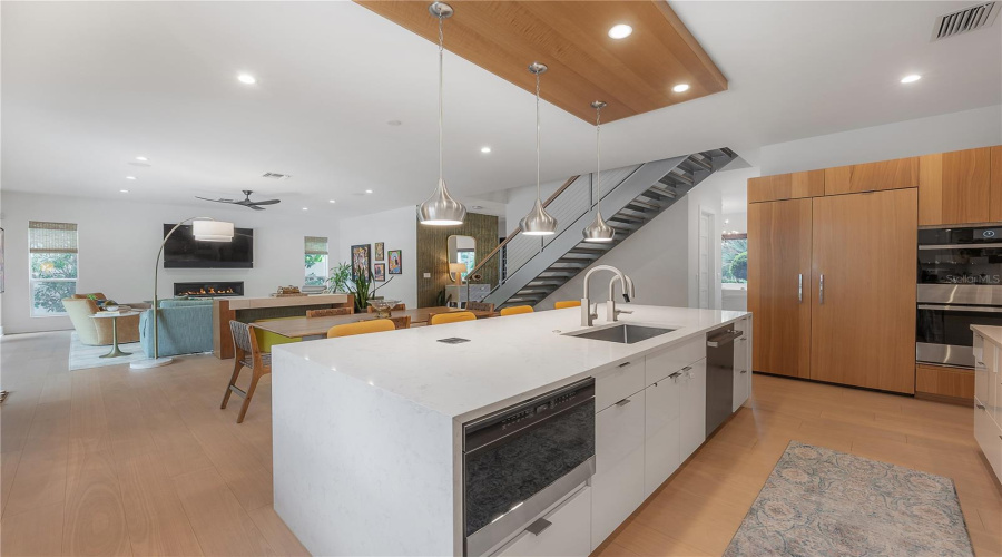 Tampa, Florida 33629, 5 Bedroom Bedrooms, ,4 Bathroombathrooms,Residential,For Sale,Jetton,0,Mfrtb8533688