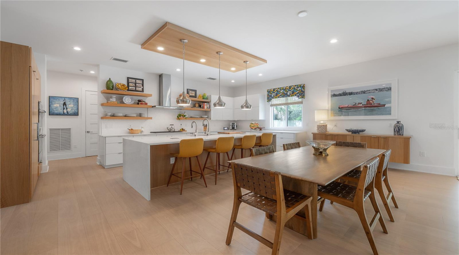 Tampa, Florida 33629, 5 Bedroom Bedrooms, ,4 Bathroombathrooms,Residential,For Sale,Jetton,0,Mfrtb8533688