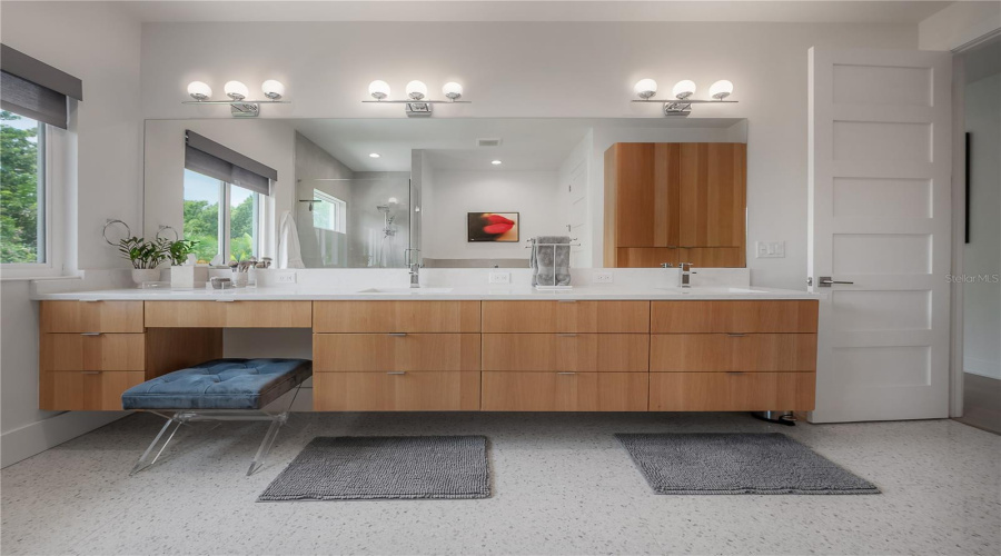 Tampa, Florida 33629, 5 Bedroom Bedrooms, ,4 Bathroombathrooms,Residential,For Sale,Jetton,0,Mfrtb8533688
