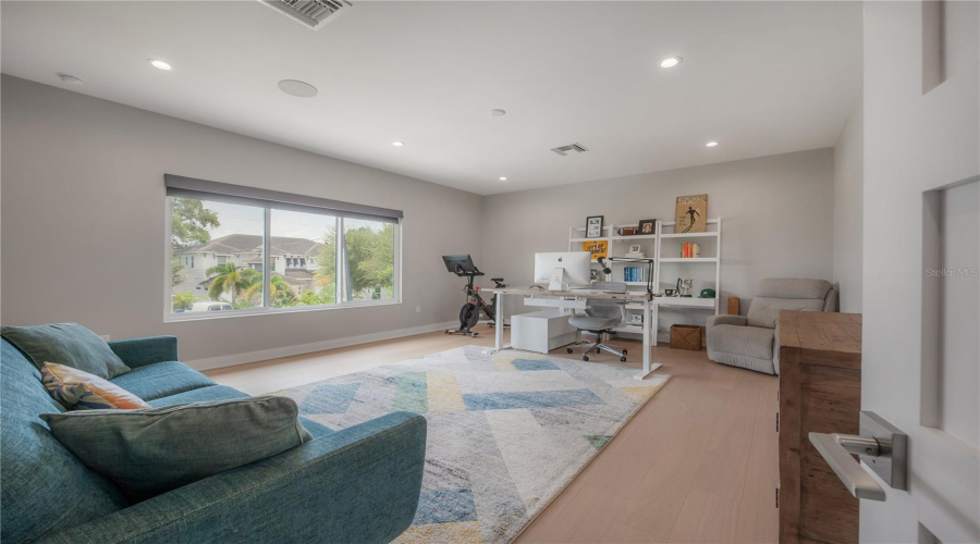 Tampa, Florida 33629, 5 Bedroom Bedrooms, ,4 Bathroombathrooms,Residential,For Sale,Jetton,0,Mfrtb8533688