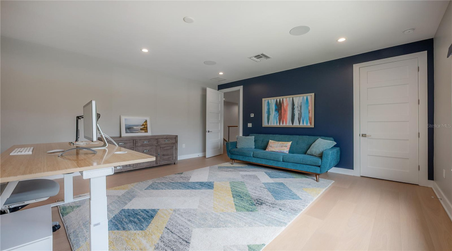 Tampa, Florida 33629, 5 Bedroom Bedrooms, ,4 Bathroombathrooms,Residential,For Sale,Jetton,0,Mfrtb8533688