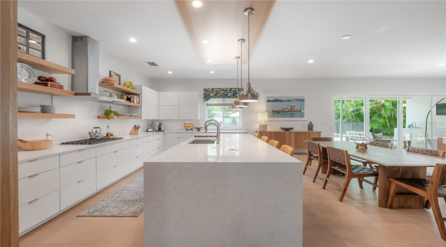 Tampa, Florida 33629, 5 Bedroom Bedrooms, ,4 Bathroombathrooms,Residential,For Sale,Jetton,0,Mfrtb8533688