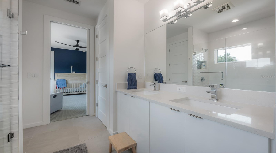 Tampa, Florida 33629, 5 Bedroom Bedrooms, ,4 Bathroombathrooms,Residential,For Sale,Jetton,0,Mfrtb8533688