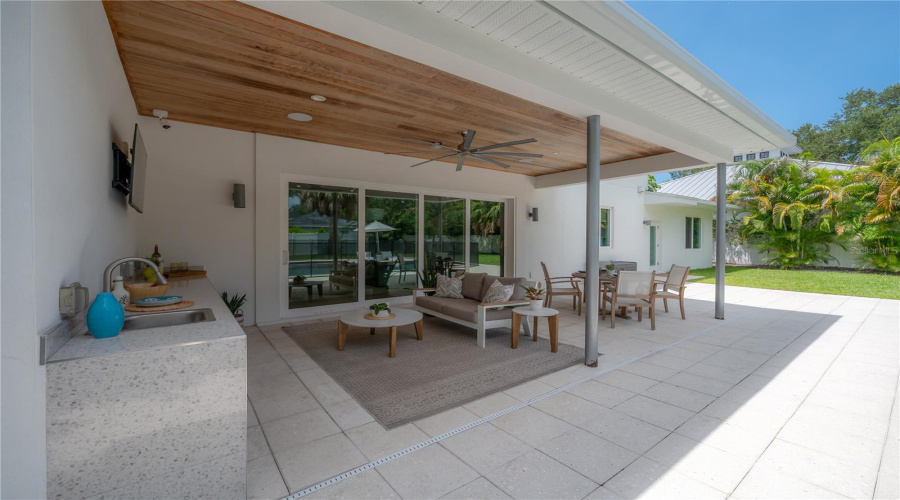 Tampa, Florida 33629, 5 Bedroom Bedrooms, ,4 Bathroombathrooms,Residential,For Sale,Jetton,0,Mfrtb8533688