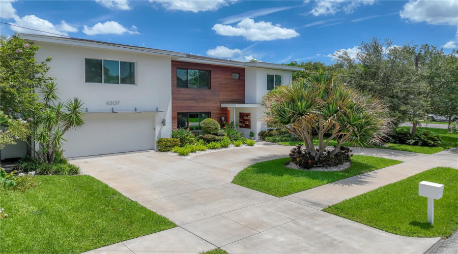 Tampa, Florida 33629, 5 Bedroom Bedrooms, ,4 Bathroombathrooms,Residential,For Sale,Jetton,0,Mfrtb8533688