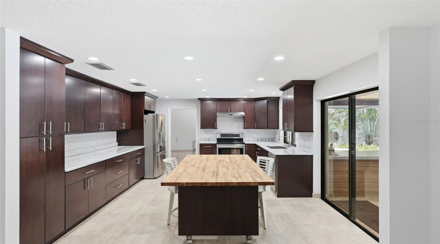 Largo, Florida 33770, 4 Bedroom Bedrooms, ,3 Bathroombathrooms,Residential,For Sale,Knollwood,0,Mfrtb8527885