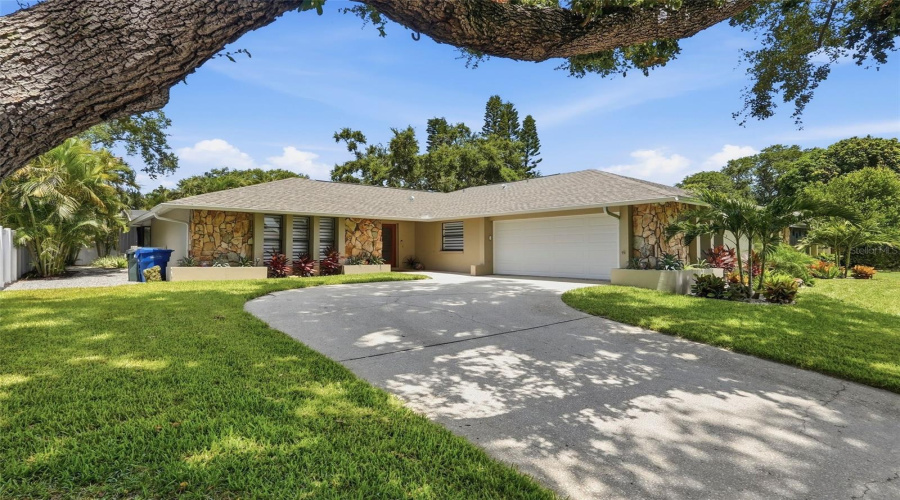 Largo, Florida 33770, 4 Bedroom Bedrooms, ,3 Bathroombathrooms,Residential,For Sale,Knollwood,0,Mfrtb8527885
