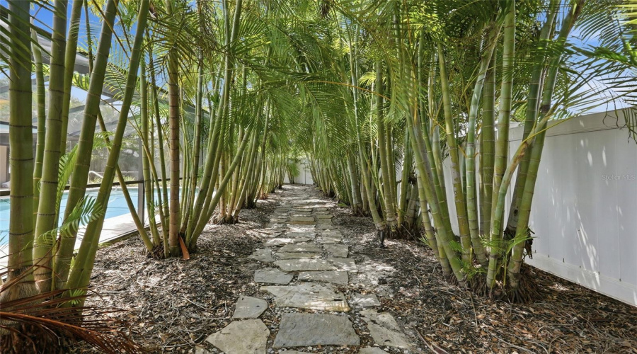 Largo, Florida 33770, 4 Bedroom Bedrooms, ,3 Bathroombathrooms,Residential,For Sale,Knollwood,0,Mfrtb8527885