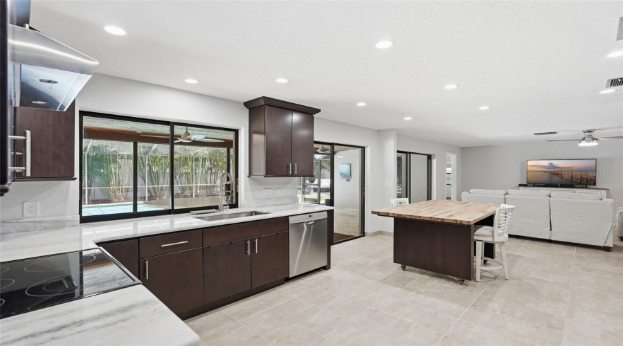 Largo, Florida 33770, 4 Bedroom Bedrooms, ,3 Bathroombathrooms,Residential,For Sale,Knollwood,0,Mfrtb8527885