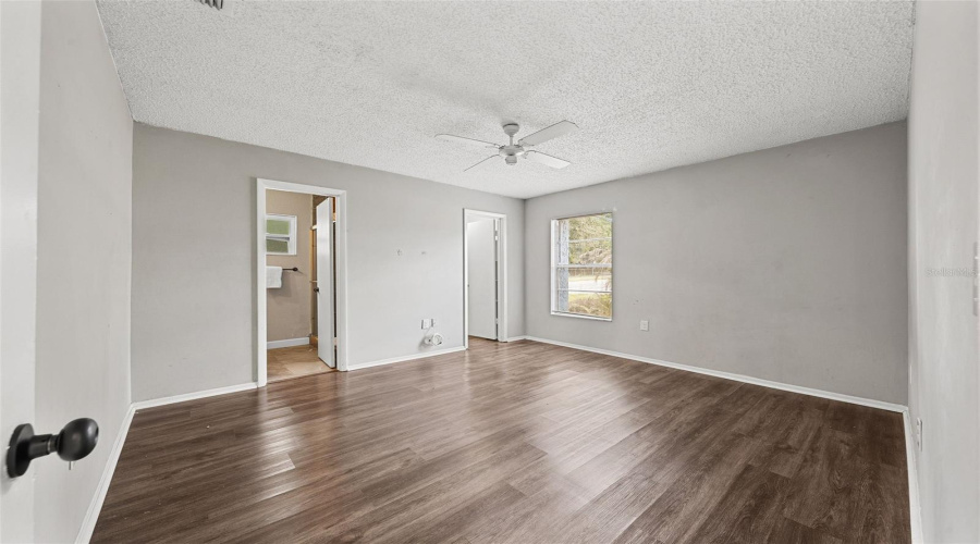 Lakeland, Florida 33812, 3 Bedroom Bedrooms, ,2 Bathroombathrooms,Residential,For Sale,Feather,0,Mfrtb8541736