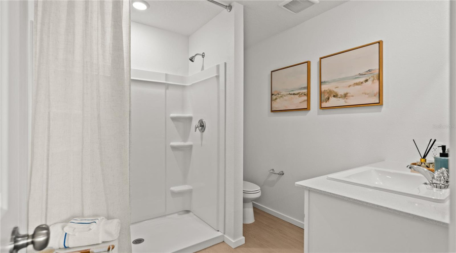 Eagle Lake, Florida 33839, 5 Bedroom Bedrooms, ,3 Bathroombathrooms,Residential,For Sale,Lasso,0,Mfro6437000