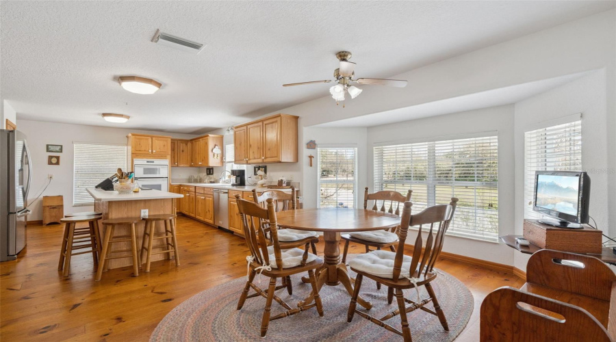 Eustis, Florida 32736, 3 Bedroom Bedrooms, ,2 Bathroombathrooms,Residential,For Sale,Dahlia,0,Mfro6386421