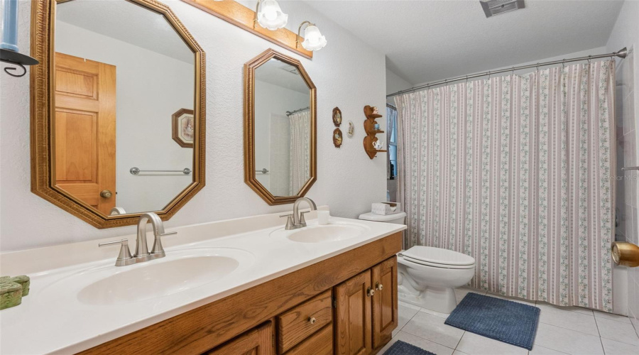 Eustis, Florida 32736, 3 Bedroom Bedrooms, ,2 Bathroombathrooms,Residential,For Sale,Dahlia,0,Mfro6386421
