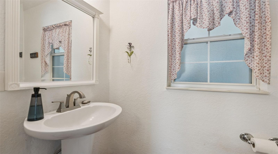Eustis, Florida 32736, 3 Bedroom Bedrooms, ,2 Bathroombathrooms,Residential,For Sale,Dahlia,0,Mfro6386421