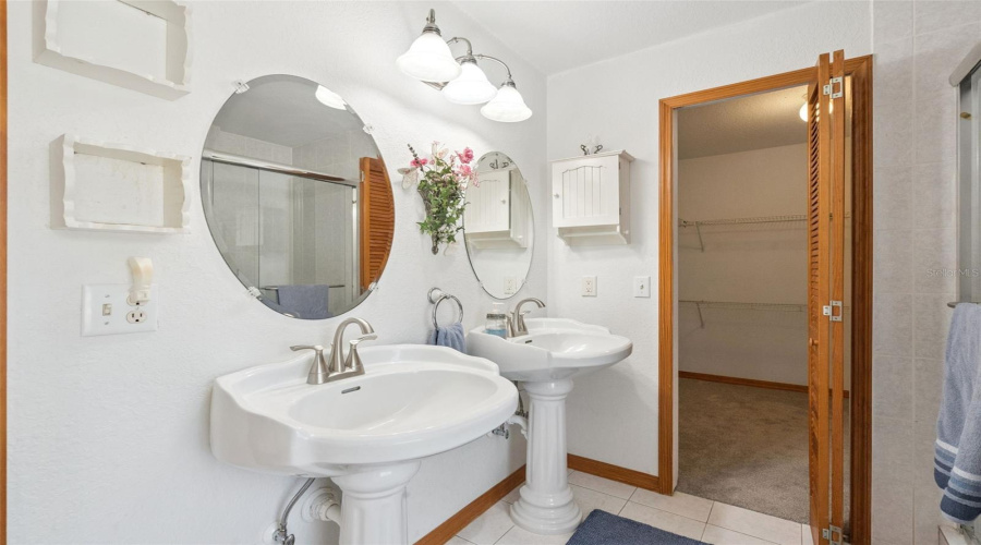 Eustis, Florida 32736, 3 Bedroom Bedrooms, ,2 Bathroombathrooms,Residential,For Sale,Dahlia,0,Mfro6386421