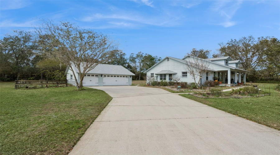 Eustis, Florida 32736, 3 Bedroom Bedrooms, ,2 Bathroombathrooms,Residential,For Sale,Dahlia,0,Mfro6386421