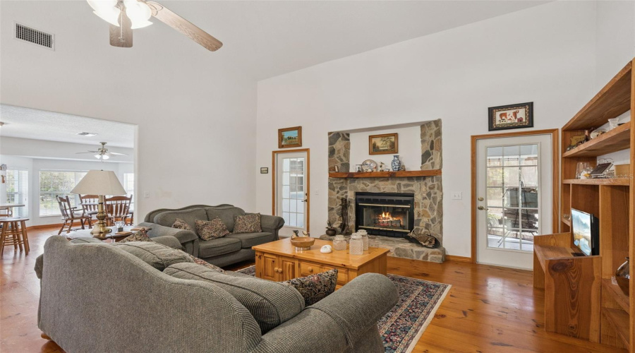 Eustis, Florida 32736, 3 Bedroom Bedrooms, ,2 Bathroombathrooms,Residential,For Sale,Dahlia,0,Mfro6386421