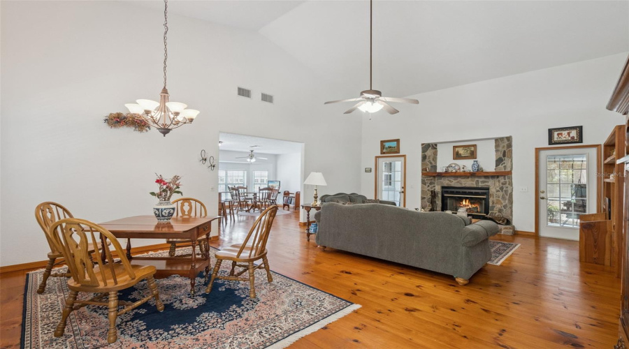 Eustis, Florida 32736, 3 Bedroom Bedrooms, ,2 Bathroombathrooms,Residential,For Sale,Dahlia,0,Mfro6386421
