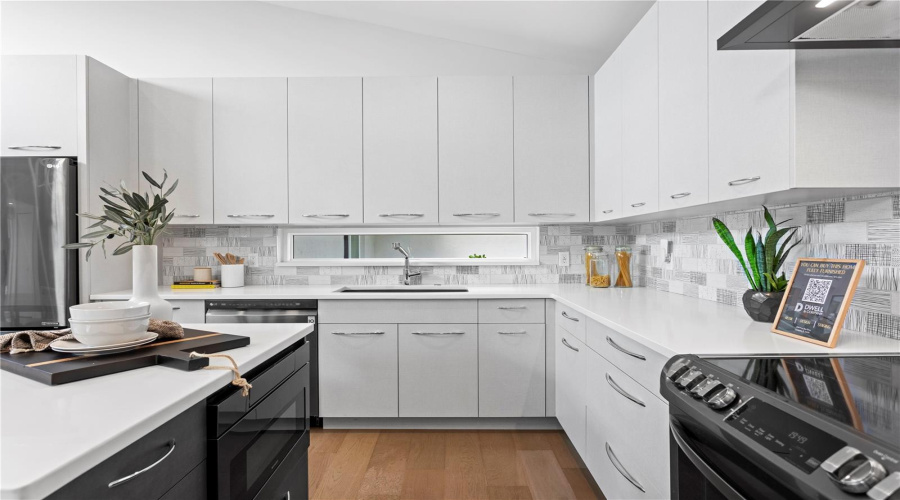 Sarasota, Florida 34231, 4 Bedroom Bedrooms, ,3 Bathroombathrooms,Residential,For Sale,Pine Bay,0,Mfra4695249