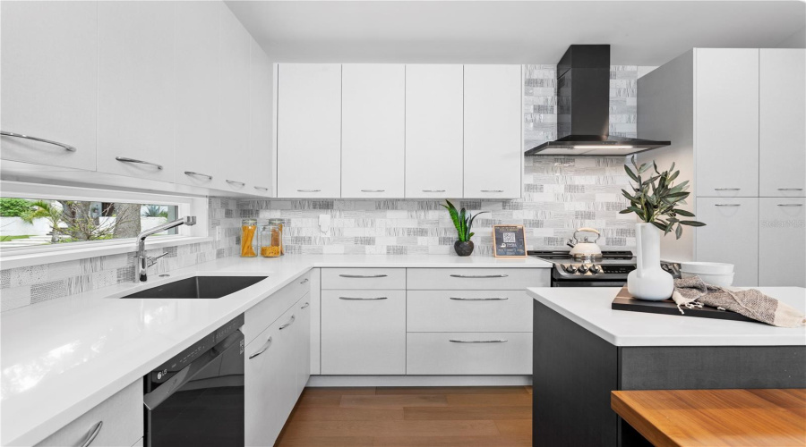Sarasota, Florida 34231, 4 Bedroom Bedrooms, ,3 Bathroombathrooms,Residential,For Sale,Pine Bay,0,Mfra4695249
