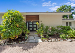 Sophisticated Pine Bay Exterior