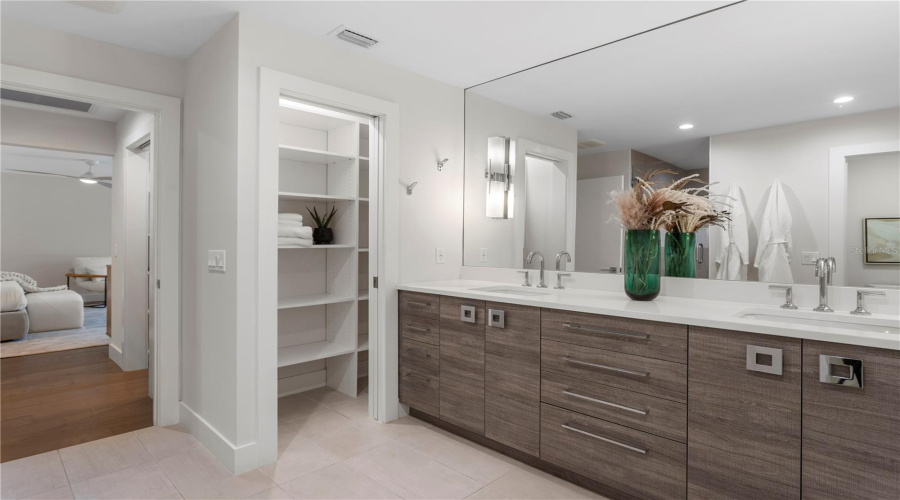 Sarasota, Florida 34231, 4 Bedroom Bedrooms, ,3 Bathroombathrooms,Residential,For Sale,Pine Bay,0,Mfra4695249