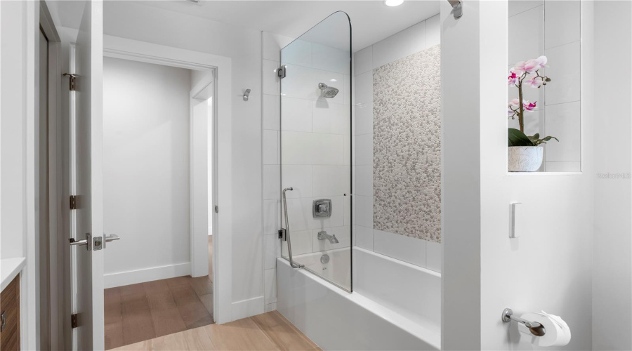 Sarasota, Florida 34231, 4 Bedroom Bedrooms, ,3 Bathroombathrooms,Residential,For Sale,Pine Bay,0,Mfra4695249