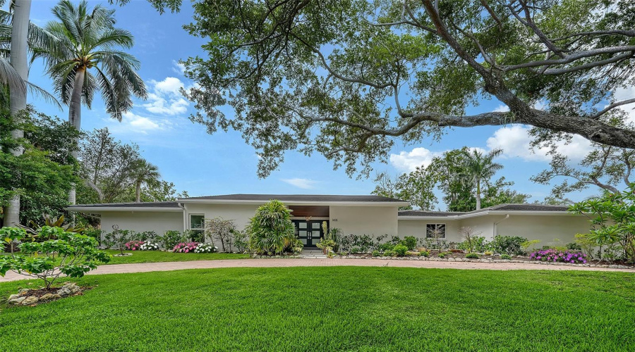 Welcome To Pine Bay, One Of Sarasota'S Hidden West Of Trail Gems.