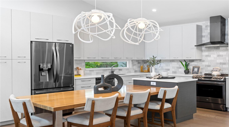 Sarasota, Florida 34231, 4 Bedroom Bedrooms, ,3 Bathroombathrooms,Residential,For Sale,Pine Bay,0,Mfra4695249