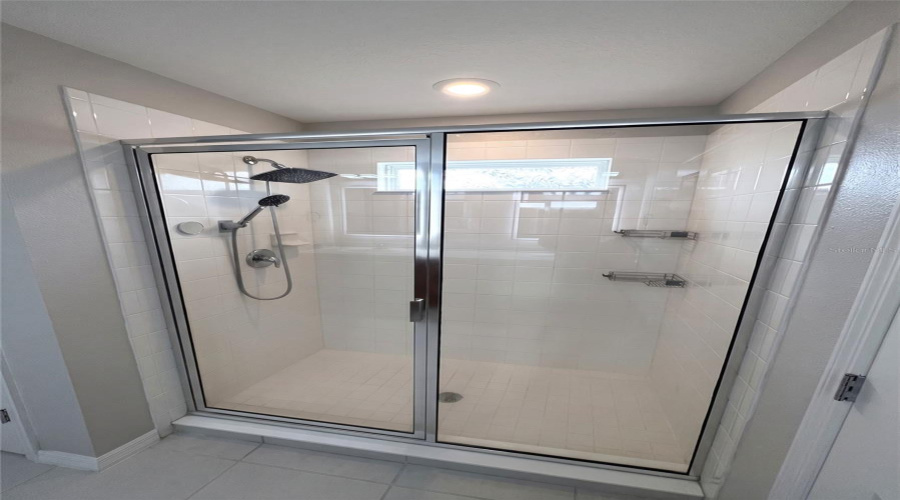 Kissimmee, Florida 34758, 5 Bedroom Bedrooms, ,3 Bathroombathrooms,Residential,For Sale,Blue Lake,0,Mfro6434741