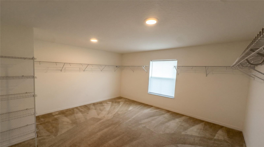 Kissimmee, Florida 34758, 5 Bedroom Bedrooms, ,3 Bathroombathrooms,Residential,For Sale,Blue Lake,0,Mfro6434741