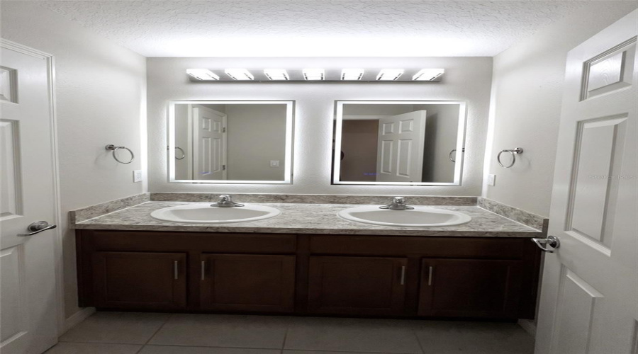 Kissimmee, Florida 34758, 5 Bedroom Bedrooms, ,3 Bathroombathrooms,Residential,For Sale,Blue Lake,0,Mfro6434741