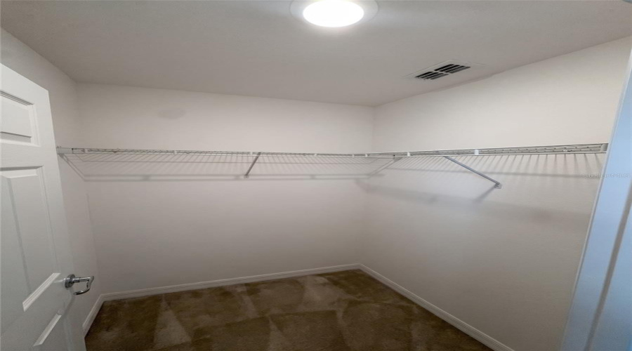 Kissimmee, Florida 34758, 5 Bedroom Bedrooms, ,3 Bathroombathrooms,Residential,For Sale,Blue Lake,0,Mfro6434741