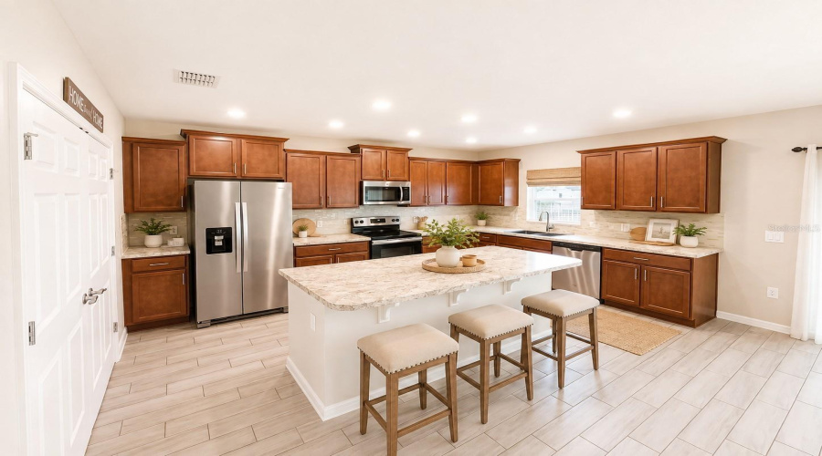 Kissimmee, Florida 34758, 5 Bedroom Bedrooms, ,3 Bathroombathrooms,Residential,For Sale,Blue Lake,0,Mfro6434741