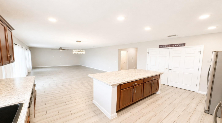 Kissimmee, Florida 34758, 5 Bedroom Bedrooms, ,3 Bathroombathrooms,Residential,For Sale,Blue Lake,0,Mfro6434741