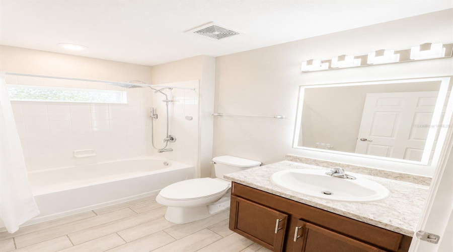 Kissimmee, Florida 34758, 5 Bedroom Bedrooms, ,3 Bathroombathrooms,Residential,For Sale,Blue Lake,0,Mfro6434741