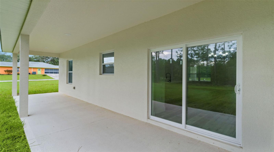 Large Rear Covered Lanai