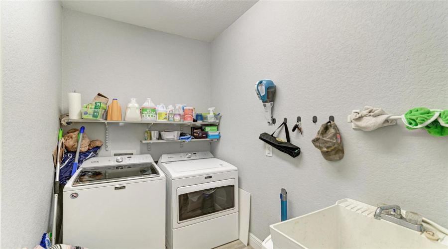 Port Charlotte, Florida 33981, 3 Bedroom Bedrooms, ,2 Bathroombathrooms,Residential,For Sale,Lyneburg,0,Mfrd6148554