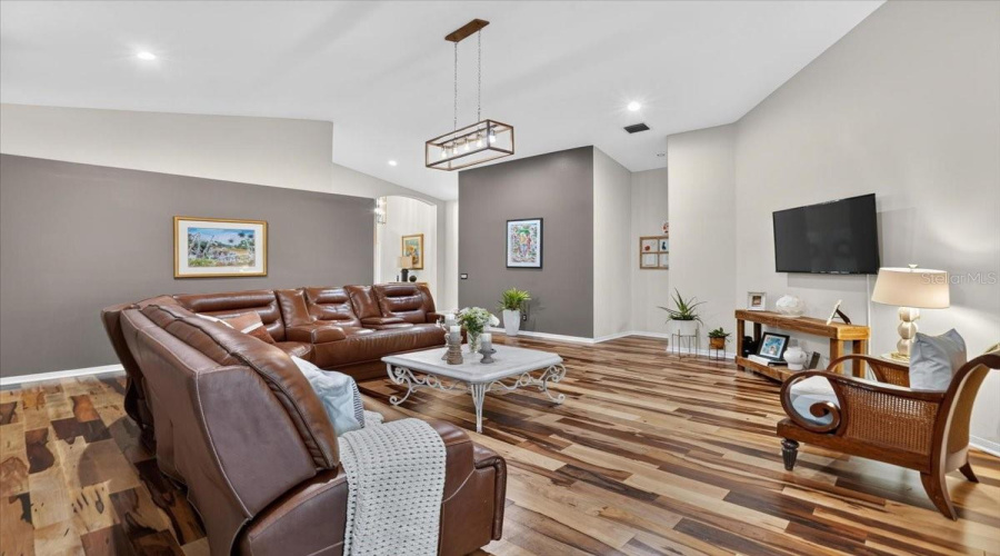 Lutz, Florida 33558, 4 Bedroom Bedrooms, ,3 Bathroombathrooms,Residential,For Sale,Avenue Du Soleil,0,Mfrtb8535132