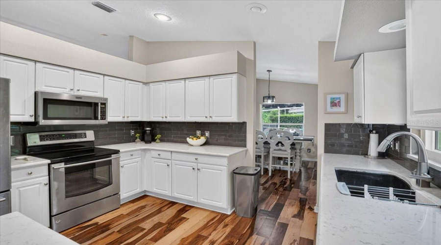 Lutz, Florida 33558, 4 Bedroom Bedrooms, ,3 Bathroombathrooms,Residential,For Sale,Avenue Du Soleil,0,Mfrtb8535132
