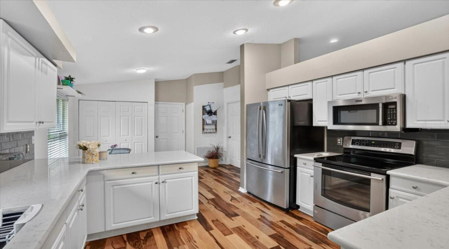 Lutz, Florida 33558, 4 Bedroom Bedrooms, ,3 Bathroombathrooms,Residential,For Sale,Avenue Du Soleil,0,Mfrtb8535132