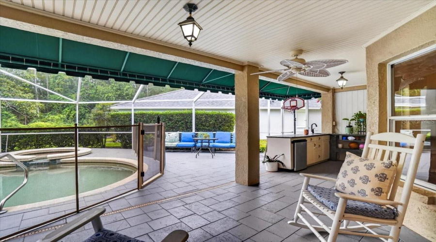 Lutz, Florida 33558, 4 Bedroom Bedrooms, ,3 Bathroombathrooms,Residential,For Sale,Avenue Du Soleil,0,Mfrtb8535132