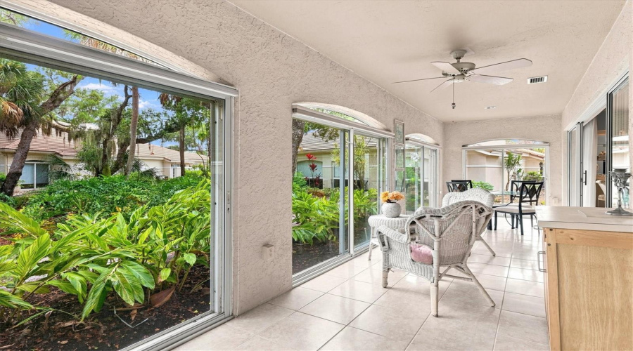 Sarasota, Florida 34235, 3 Bedroom Bedrooms, ,2 Bathroombathrooms,Residential,For Sale,Oakley Greene,0,Mfra4703866
