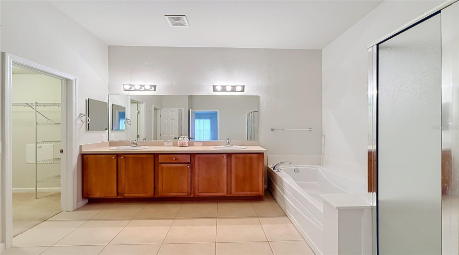 Ocala, Florida 34474, 4 Bedroom Bedrooms, ,2 Bathroombathrooms,Residential,For Sale,40Th,0,Mfro6428077