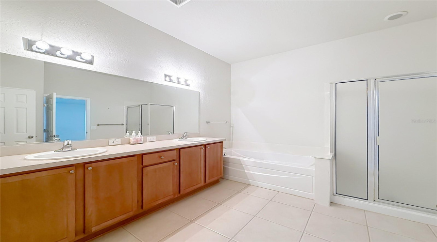Ocala, Florida 34474, 4 Bedroom Bedrooms, ,2 Bathroombathrooms,Residential,For Sale,40Th,0,Mfro6428077