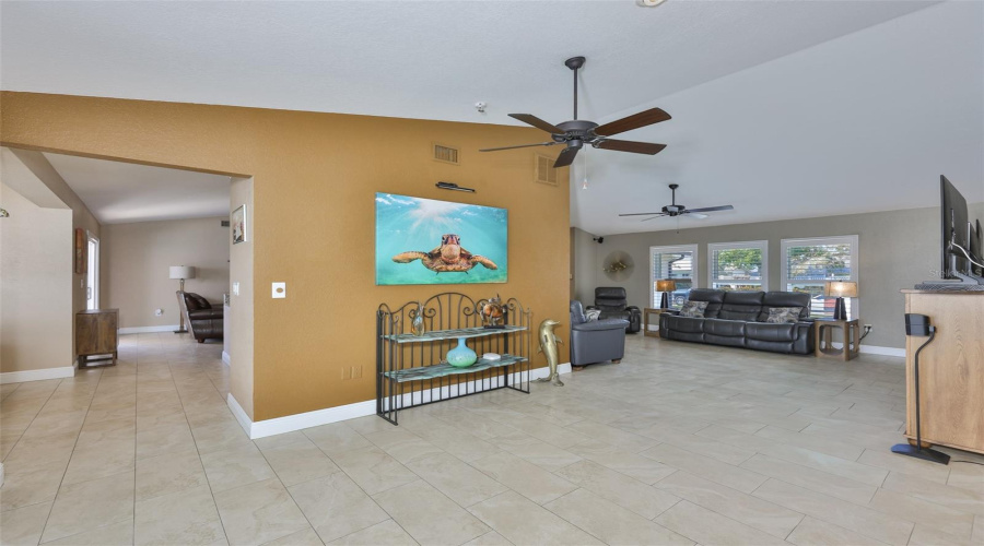 Seminole, Florida 33776, 3 Bedroom Bedrooms, ,2 Bathroombathrooms,Residential,For Sale,133Rd,0,Mfrtb8477708