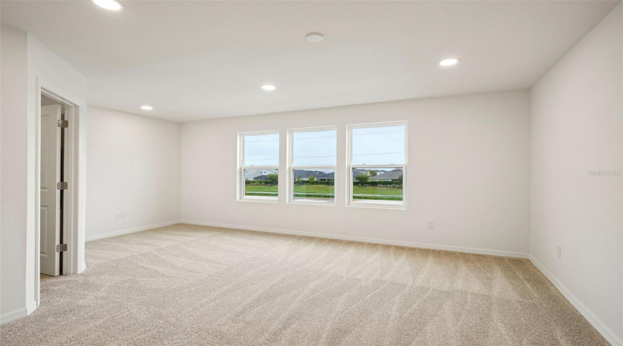 Zephyrhills, Florida 33541, 3 Bedroom Bedrooms, ,2 Bathroombathrooms,Residential,For Sale,Holcombe Down,0,Mfrtb8530219