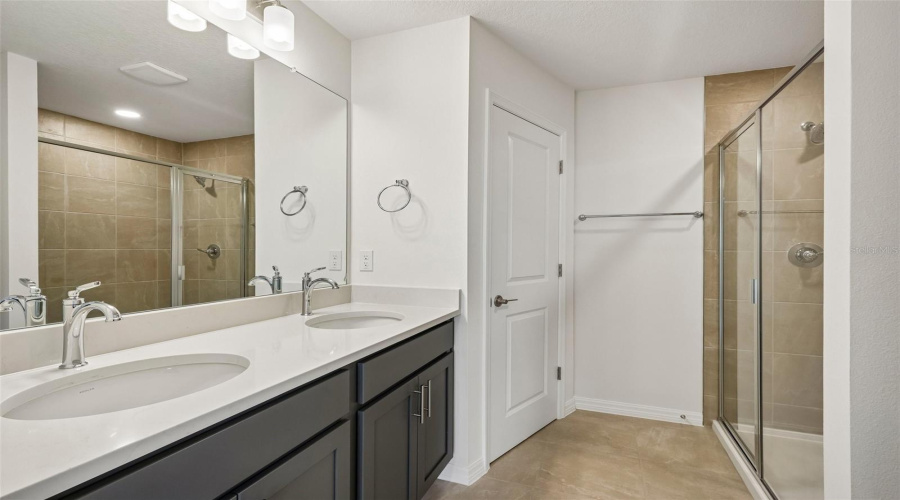 Zephyrhills, Florida 33541, 3 Bedroom Bedrooms, ,2 Bathroombathrooms,Residential,For Sale,Holcombe Down,0,Mfrtb8530219