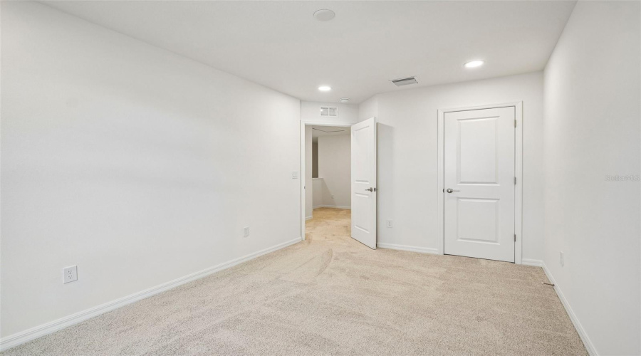 Zephyrhills, Florida 33541, 3 Bedroom Bedrooms, ,2 Bathroombathrooms,Residential,For Sale,Holcombe Down,0,Mfrtb8530219