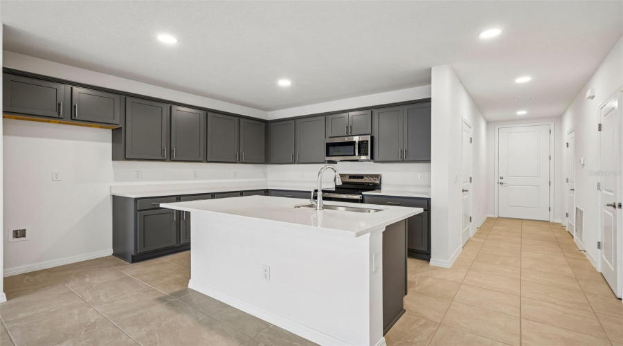 Zephyrhills, Florida 33541, 3 Bedroom Bedrooms, ,2 Bathroombathrooms,Residential,For Sale,Holcombe Down,0,Mfrtb8530219
